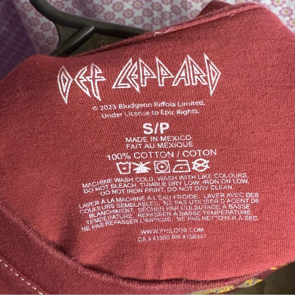 Def Leppard Pyromania 1983 Tour T-Shirt Small Vintage Style Graphic Tee - Picture 4 of 4